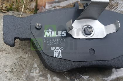 Тормозные колодки Miles Semi-Metallic передние для Mercedes-Benz SLK-Класс I R170 1996-2004. Артикул E100123