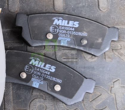 Тормозные колодки Miles Low-Metallic задние для Chevrolet Lacetti 2005-2013. Артикул E410044